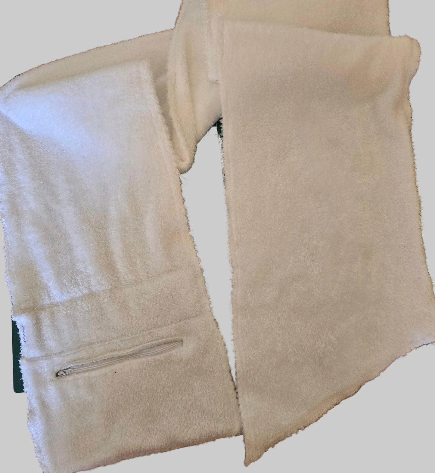 Secure Pocket Scarf & Wrap white